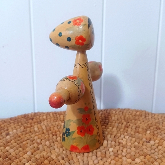 Russin Folk Art Woman - Picture 3 of 7